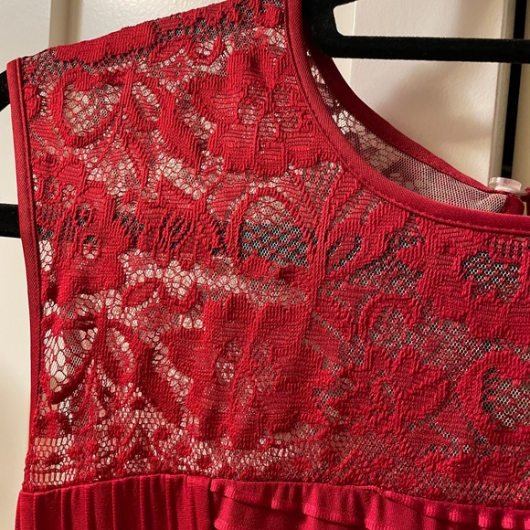 MIDI lace top London times dress with lovely lines dress amazing rich red color - Picture 5 of 7